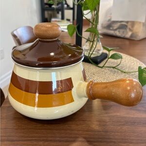 Retro Brown and Tan Fondue pot - wooden handle